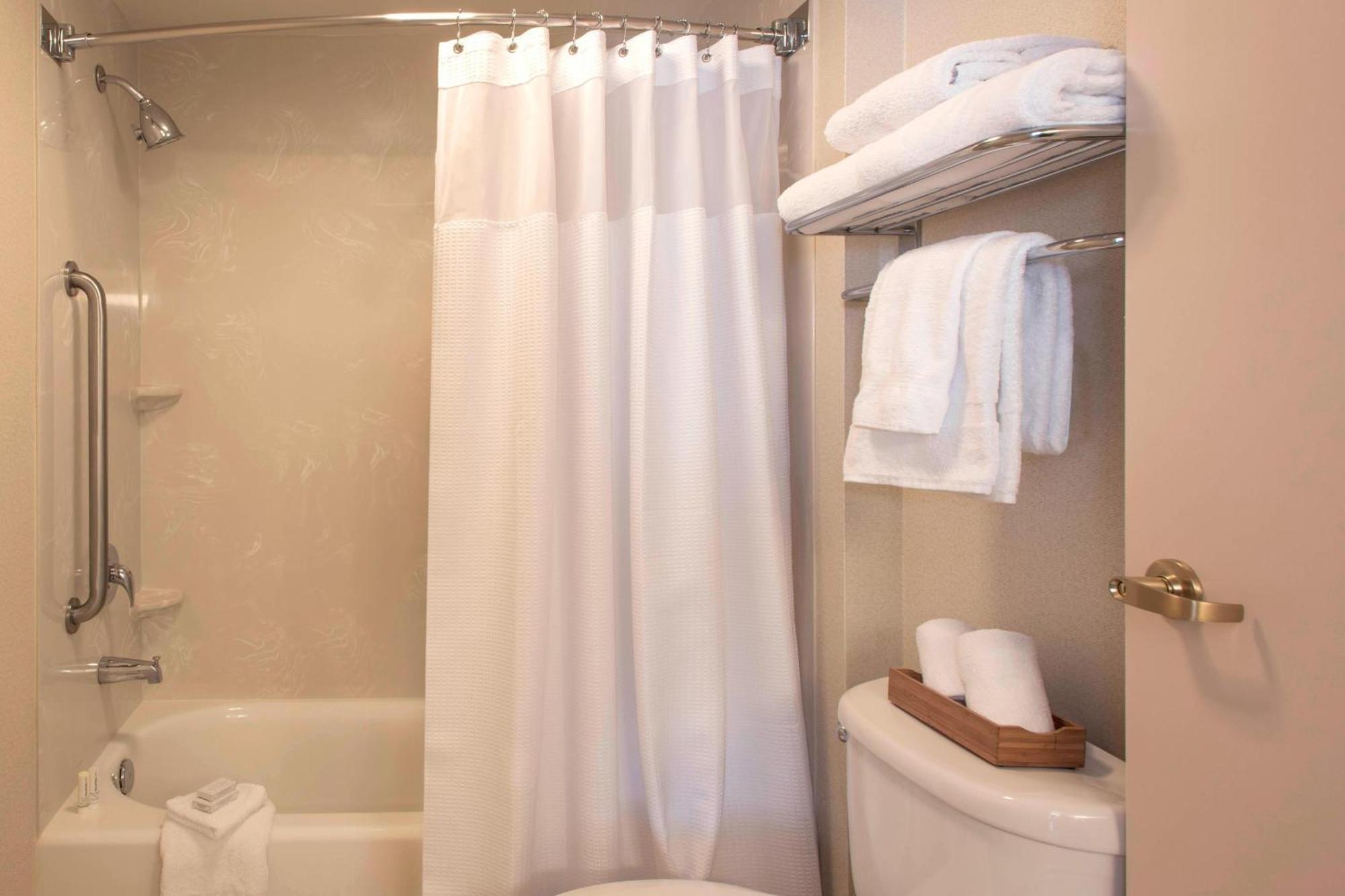 Springhill Suites By Marriott Charlotte Airport Bagian luar foto