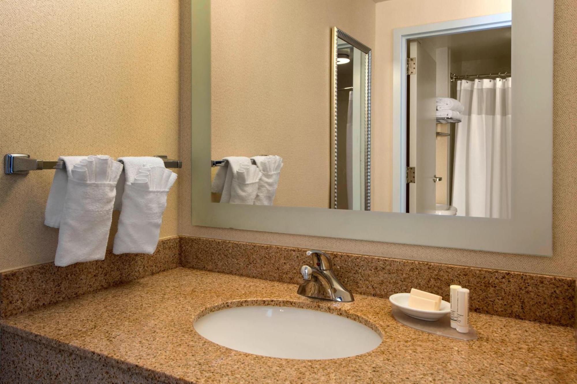 Springhill Suites By Marriott Charlotte Airport Bagian luar foto