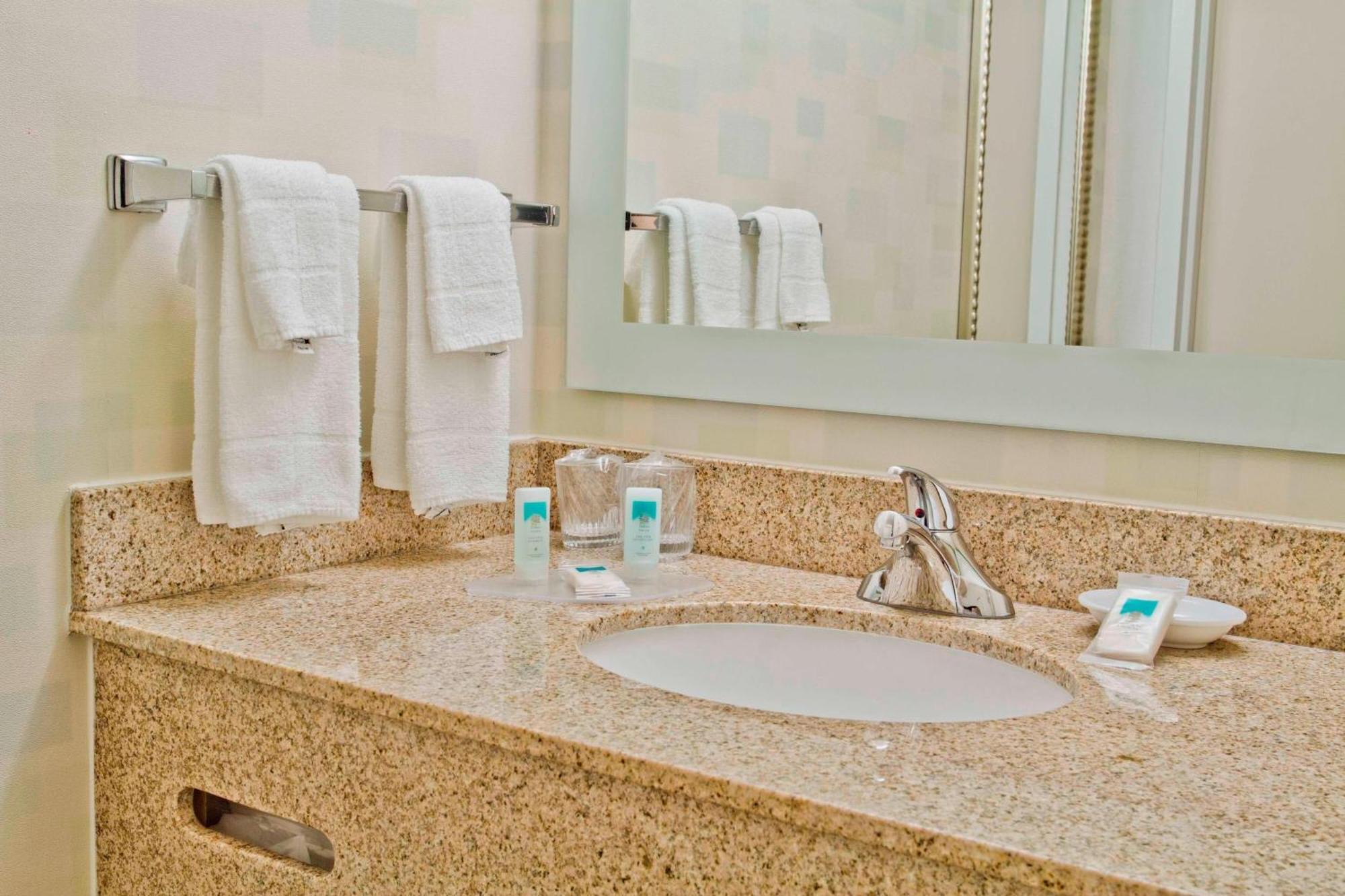 Springhill Suites By Marriott Charlotte Airport Bagian luar foto